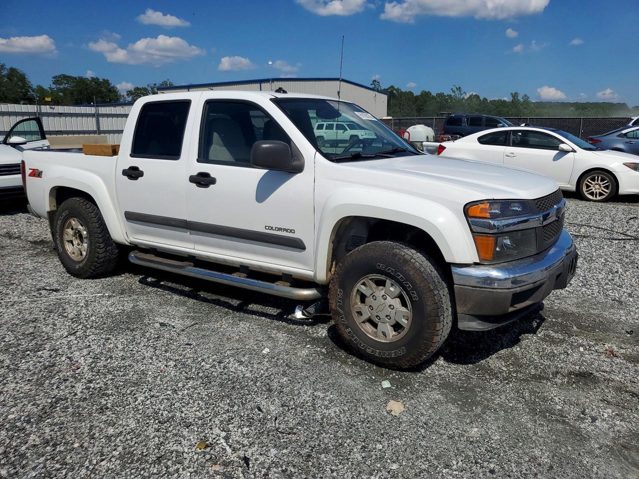 2004 Chevrolet Colorado - Image 4