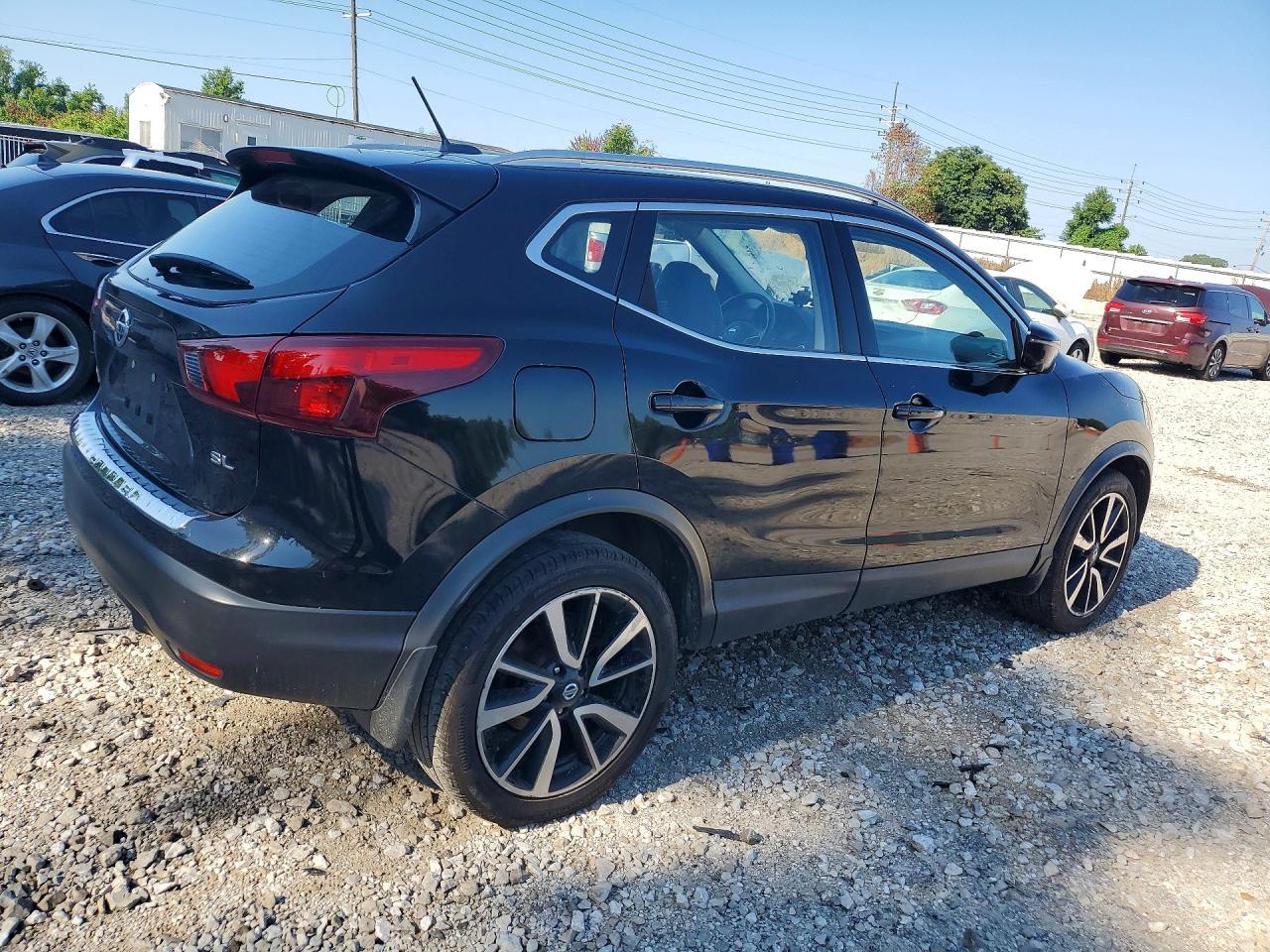 2018 Nissan Rogue Sport Sl - Image 3