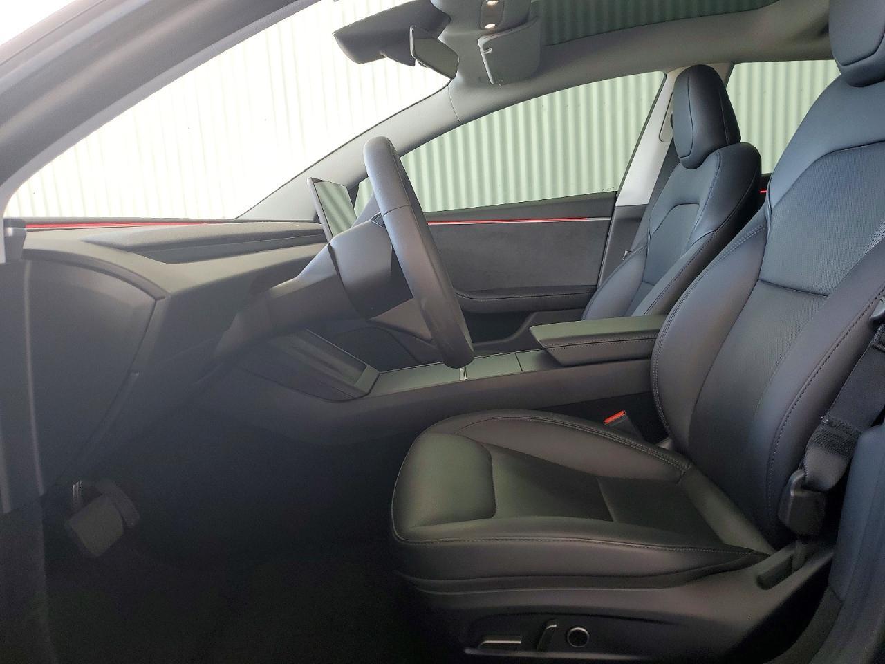 2025 Tesla Model 3 - Image 7