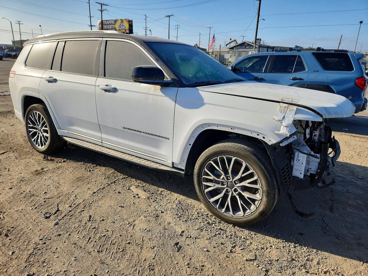 2022 Jeep Grand Cherokee L Summit - Image 4