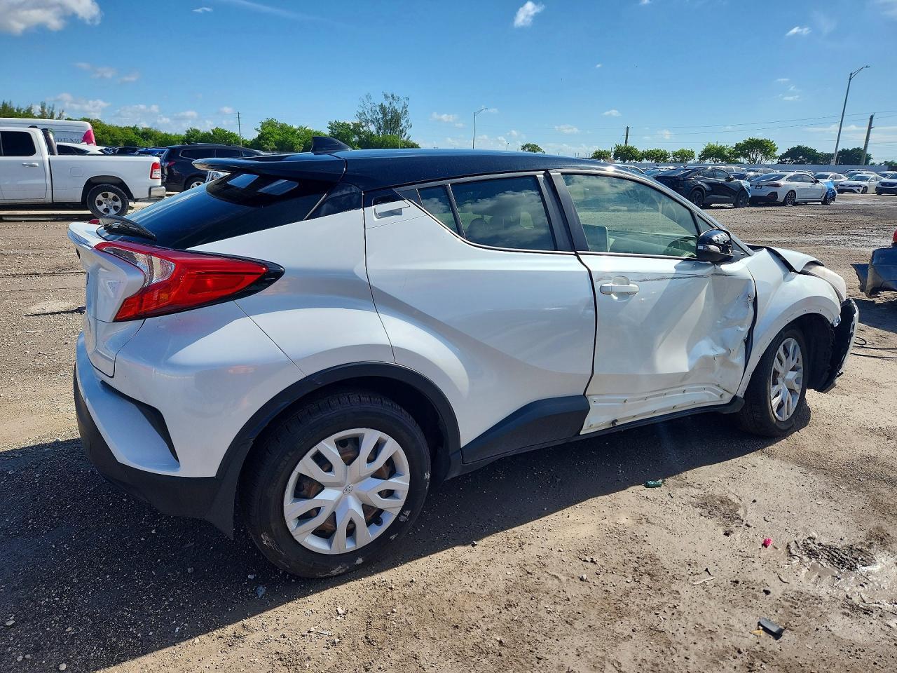 2022 Toyota C-Hr Nightshade - Фото 3