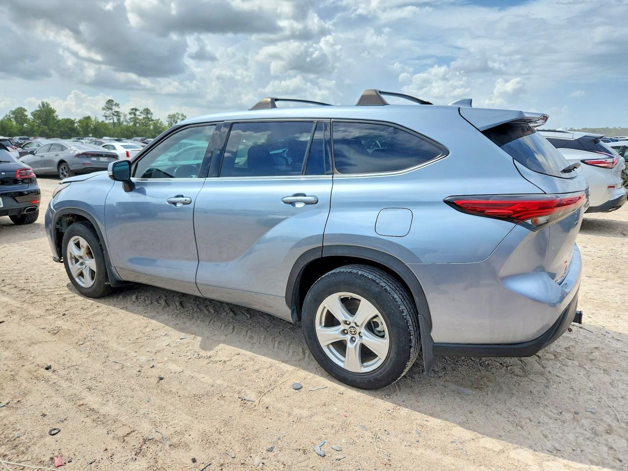 2020 Toyota Highlander L - Фото 2