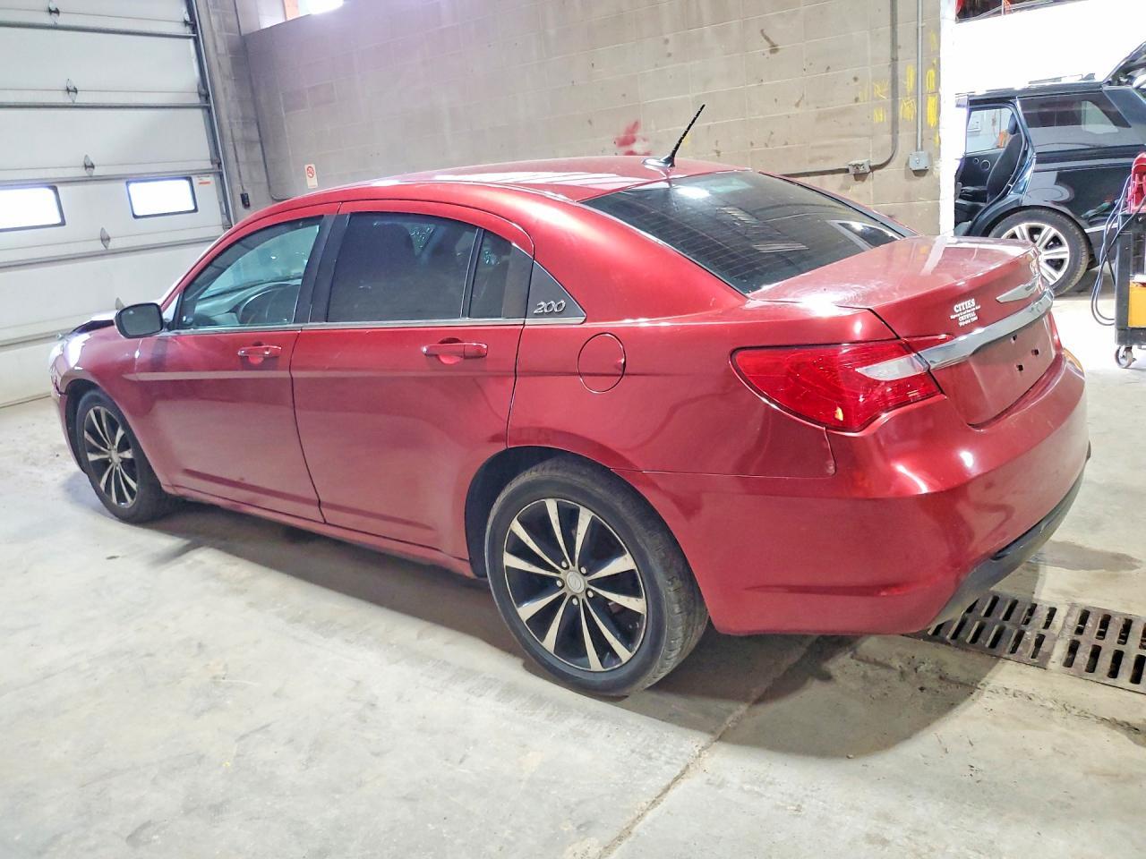 2013 Chrysler 200 Limited - Фото 2