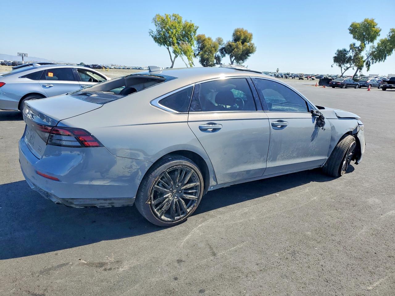 2024 Honda Accord Touring Hybrid - Image 3
