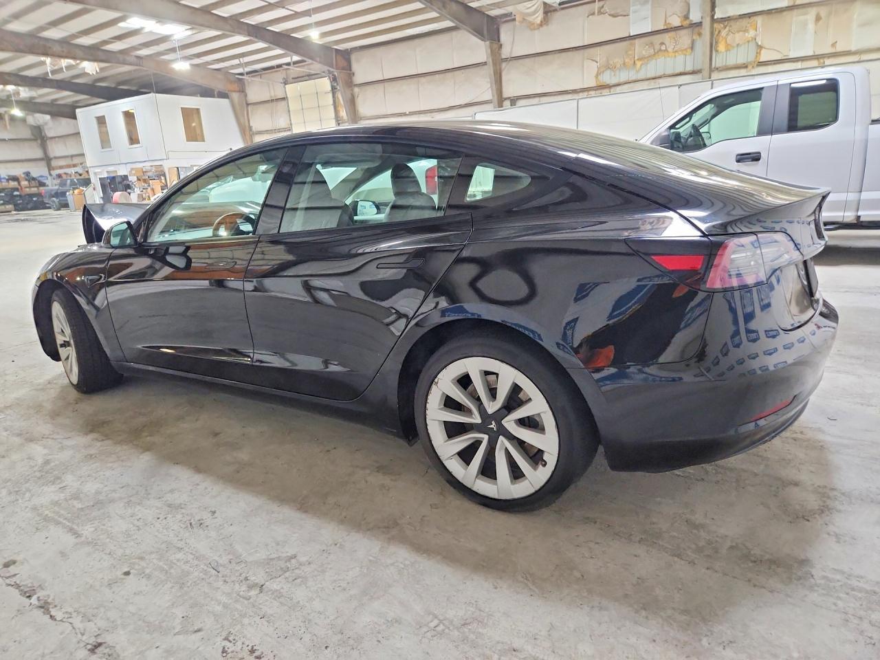 2022 Tesla Model 3 - Фото 2