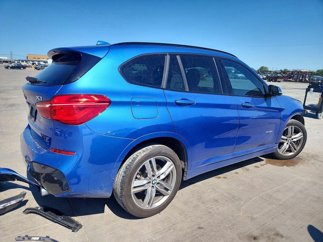 2017 BMW X1 xDrive28I - Фото 3