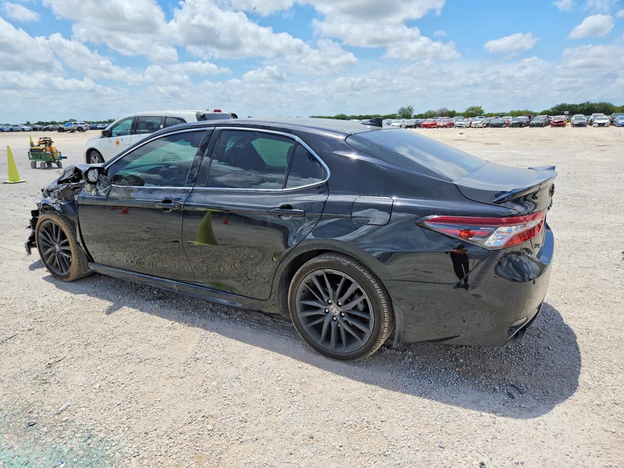 2022 Toyota Camry Xse - Фото 2