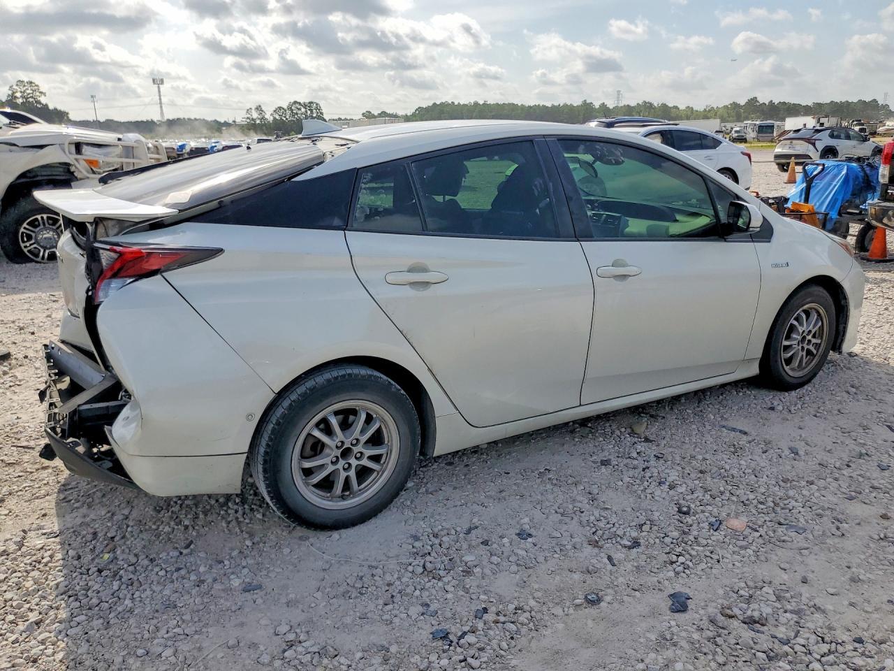 2017 Toyota Prius Two - Фото 3