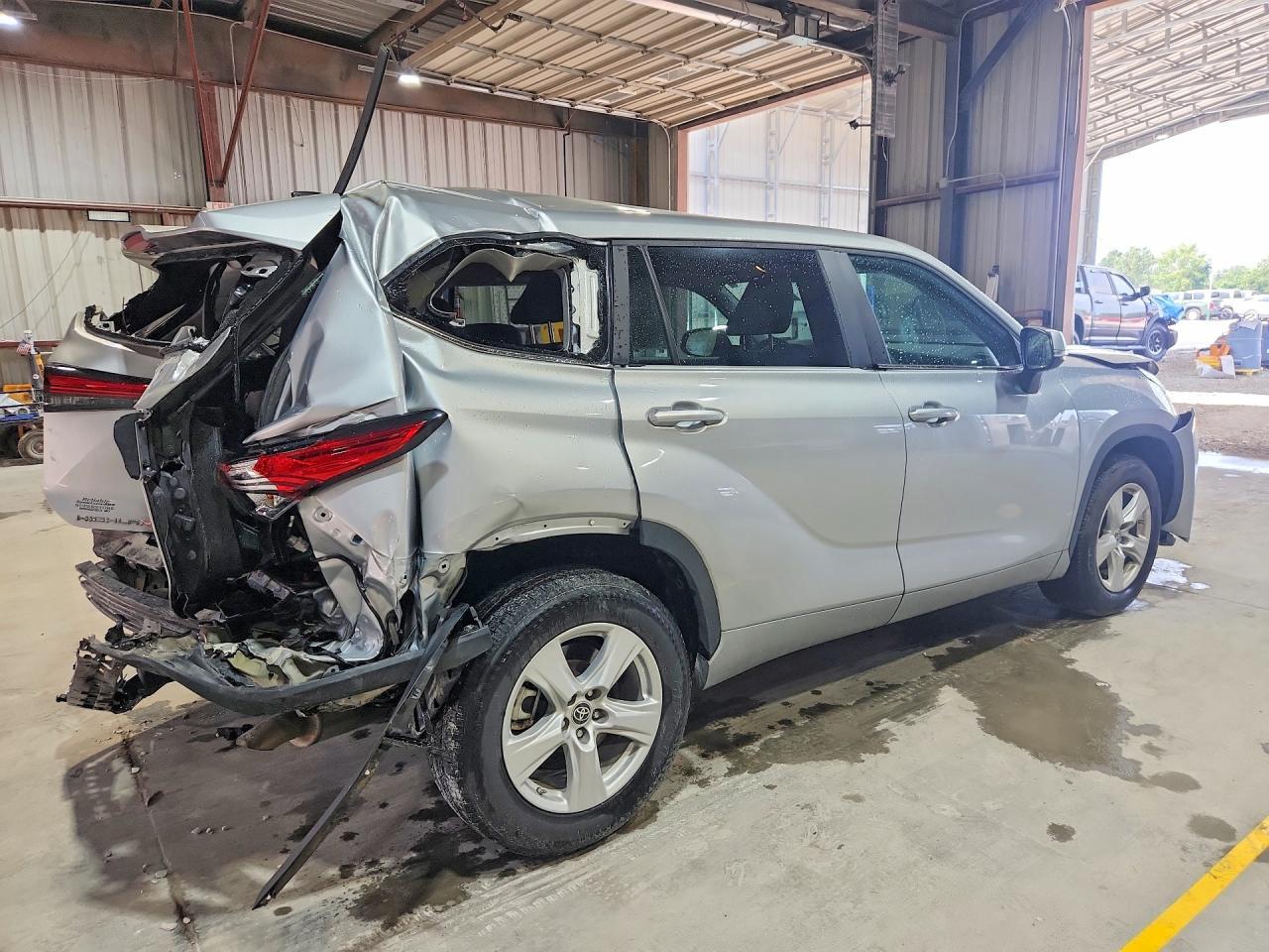 2023 Toyota Highlander L - Фото 3