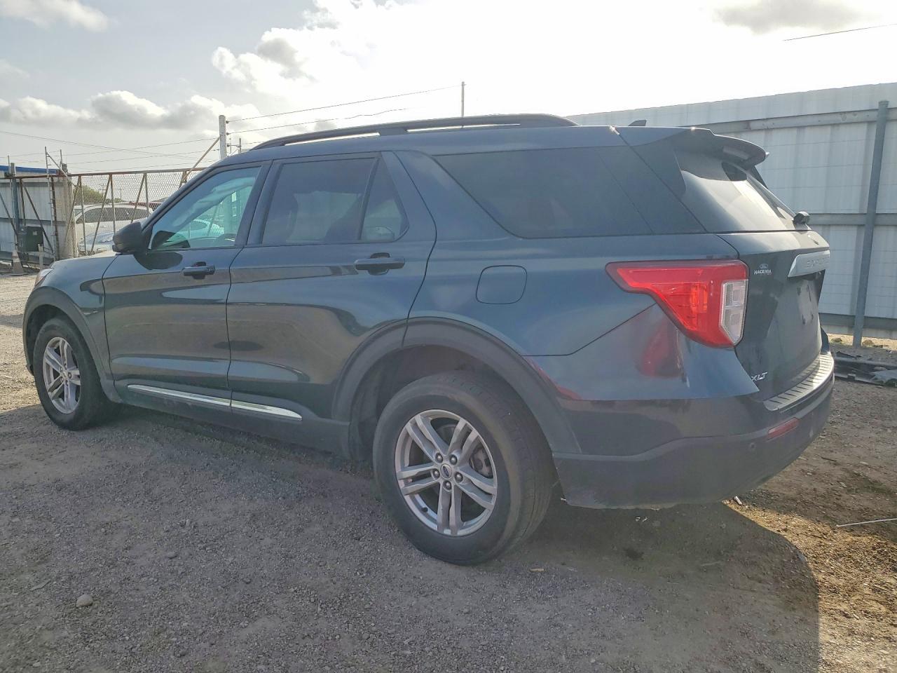 2023 Ford Explorer Xlt - Фото 2
