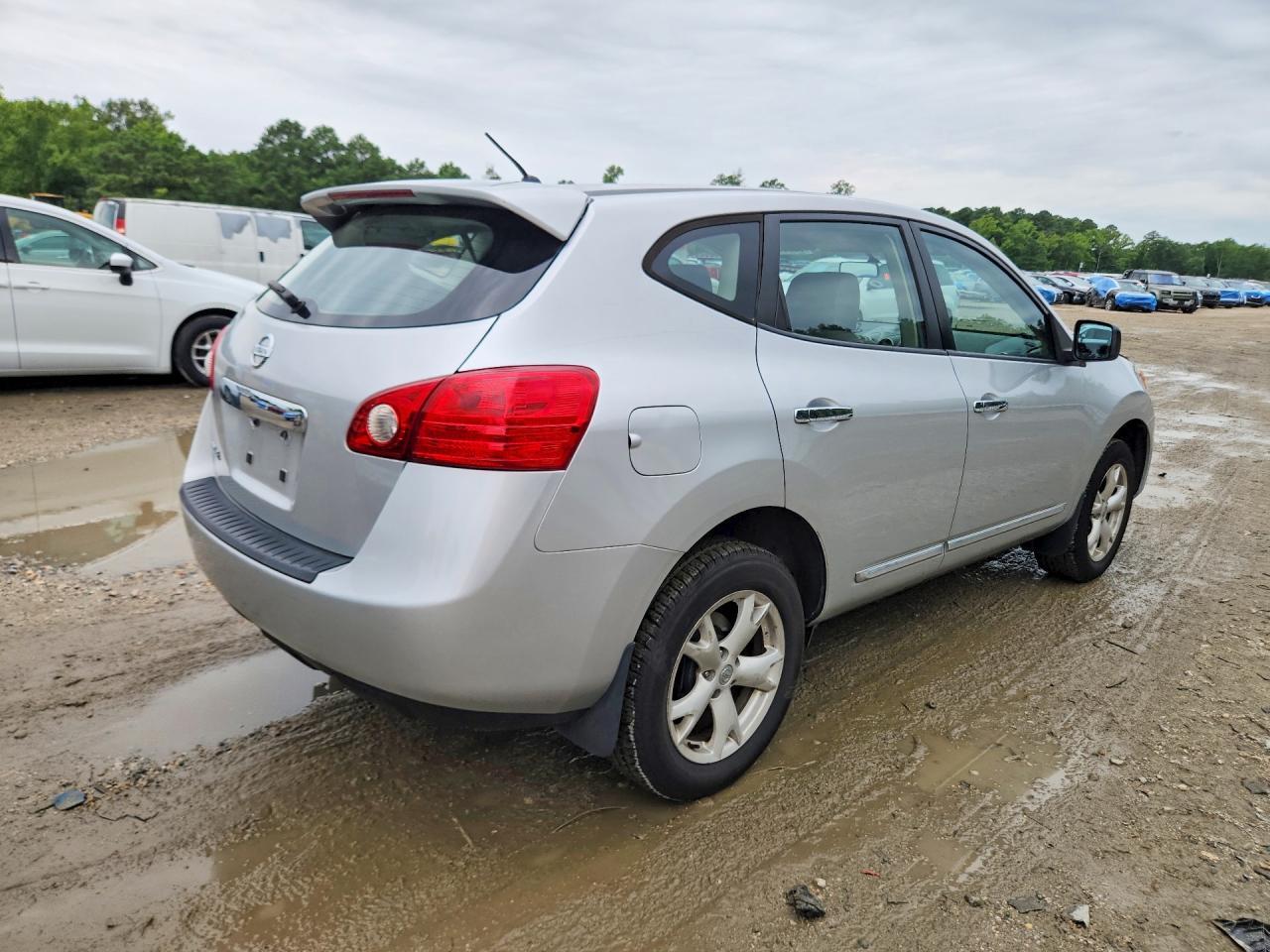 2013 Nissan Rogue S - Image 3