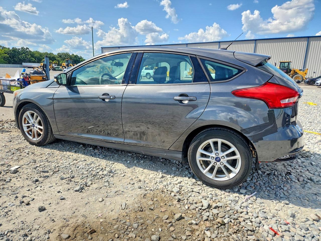 2017 Ford Focus Se - Фото 2