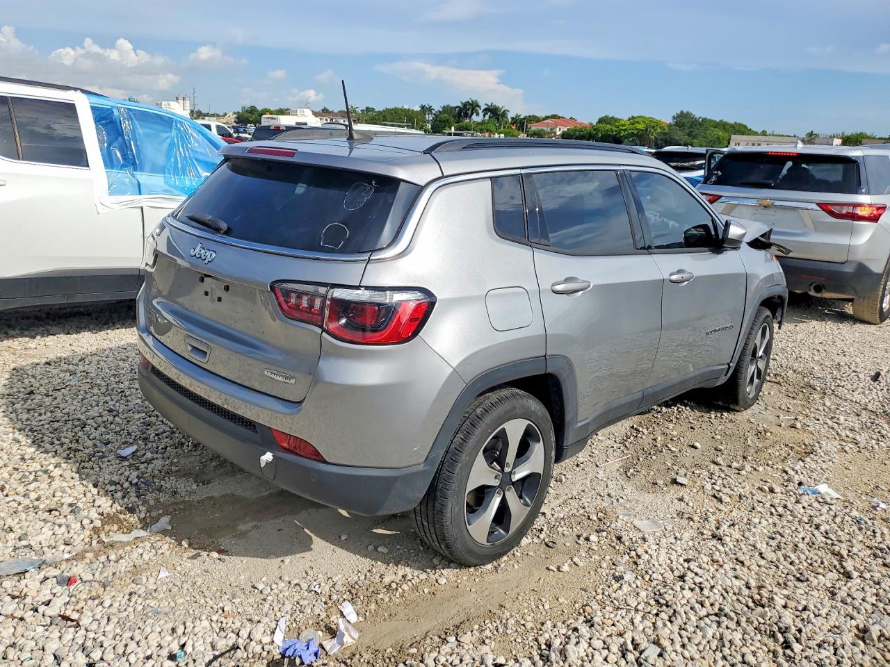 2020 Jeep Compass Latitude - Image 3