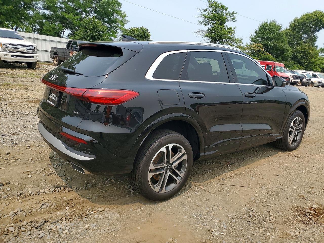 2025 Audi Q5 Premium - Фото 3