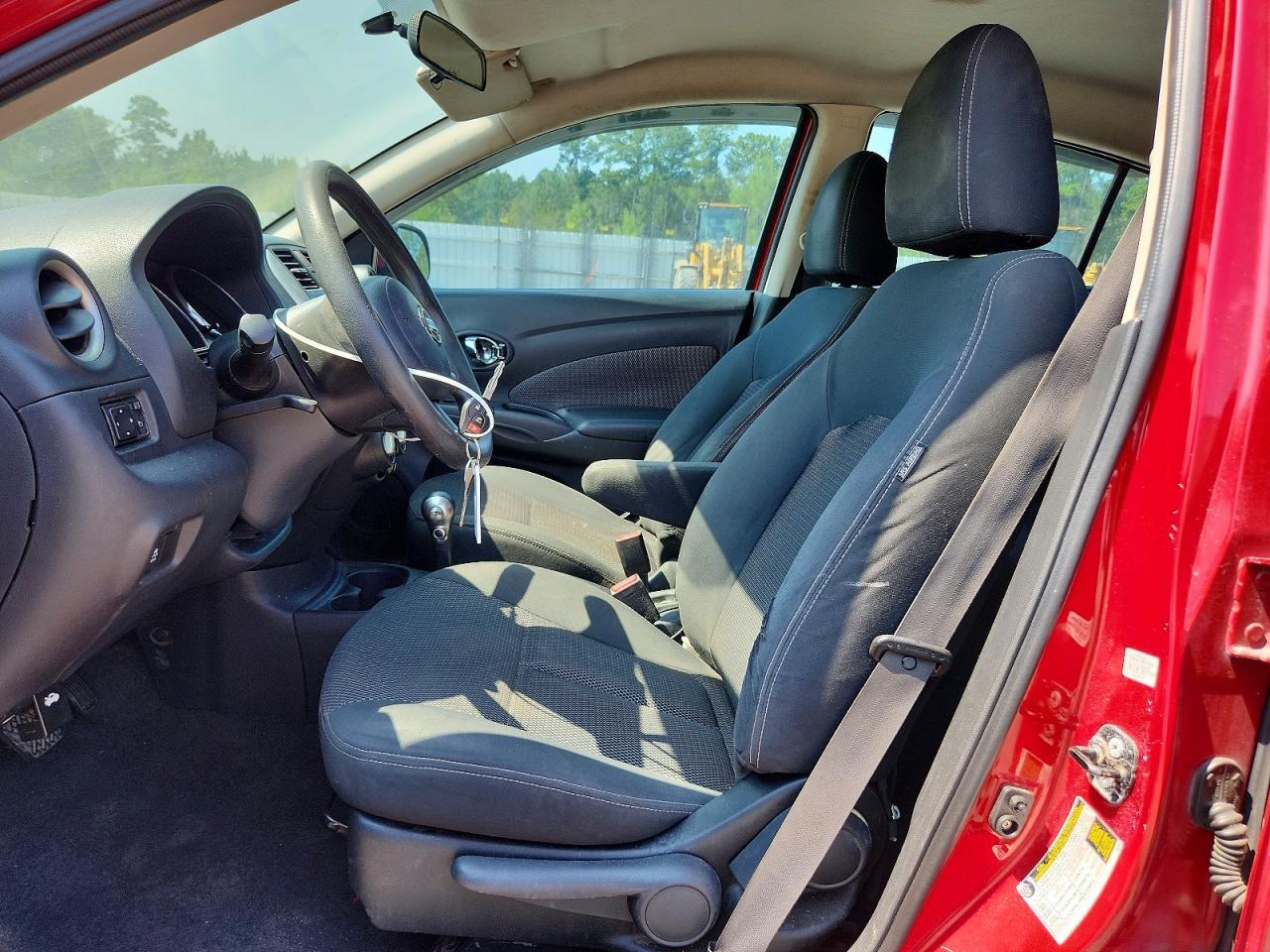2014 Nissan Versa 1.6 S - Image 7