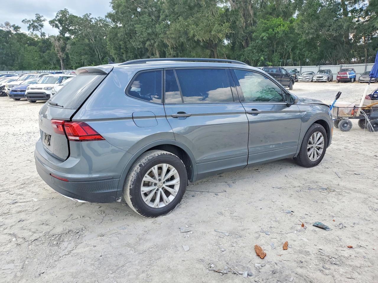 2020 Volkswagen Tiguan S - Фото 3