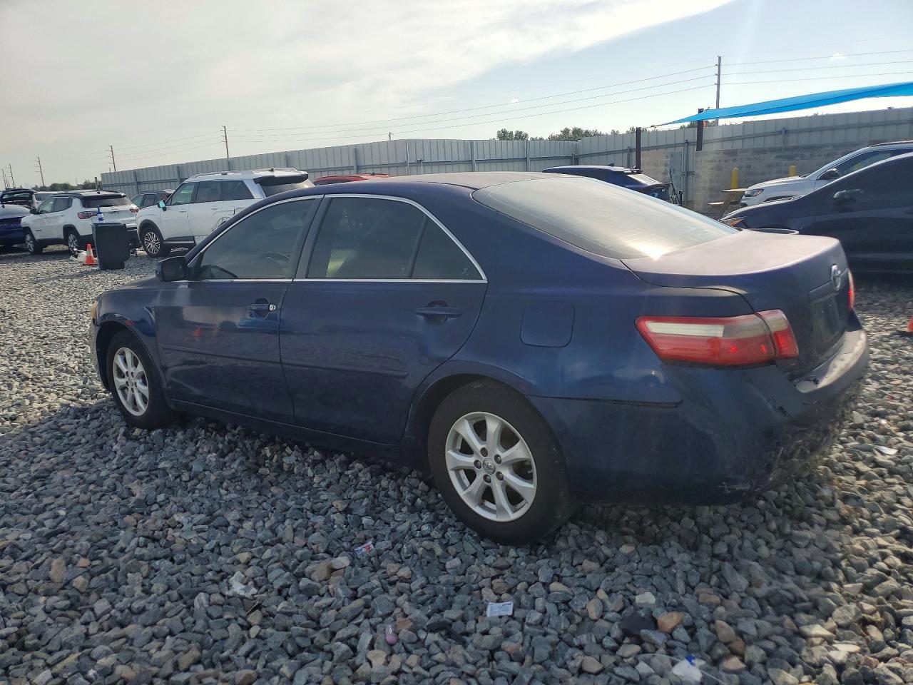 2007 Toyota Camry Le - Фото 2