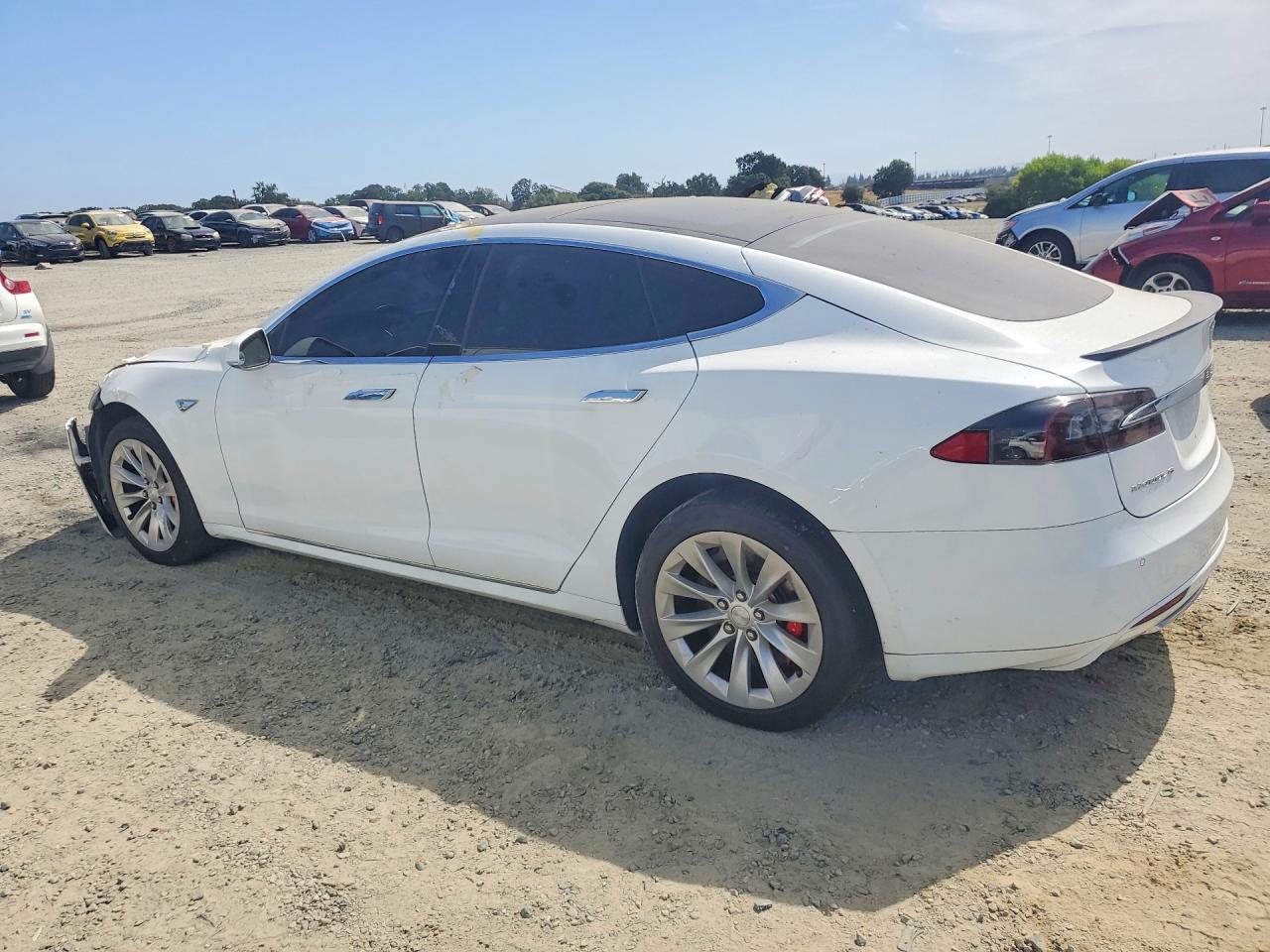 2014 Tesla Model S - Image 2