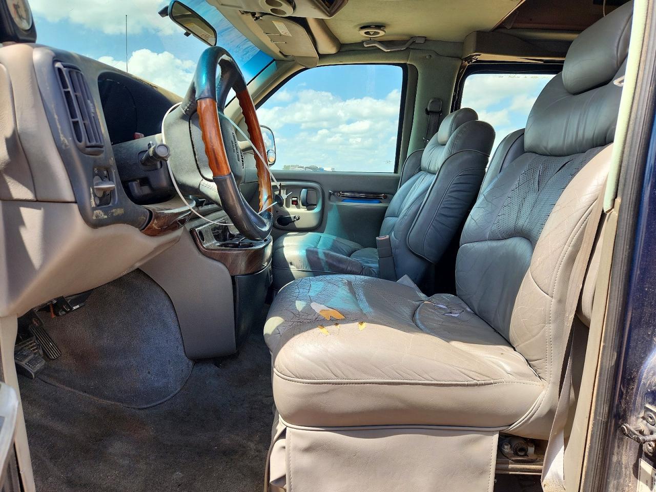 1999 GMC Savana G2500 - Image 7