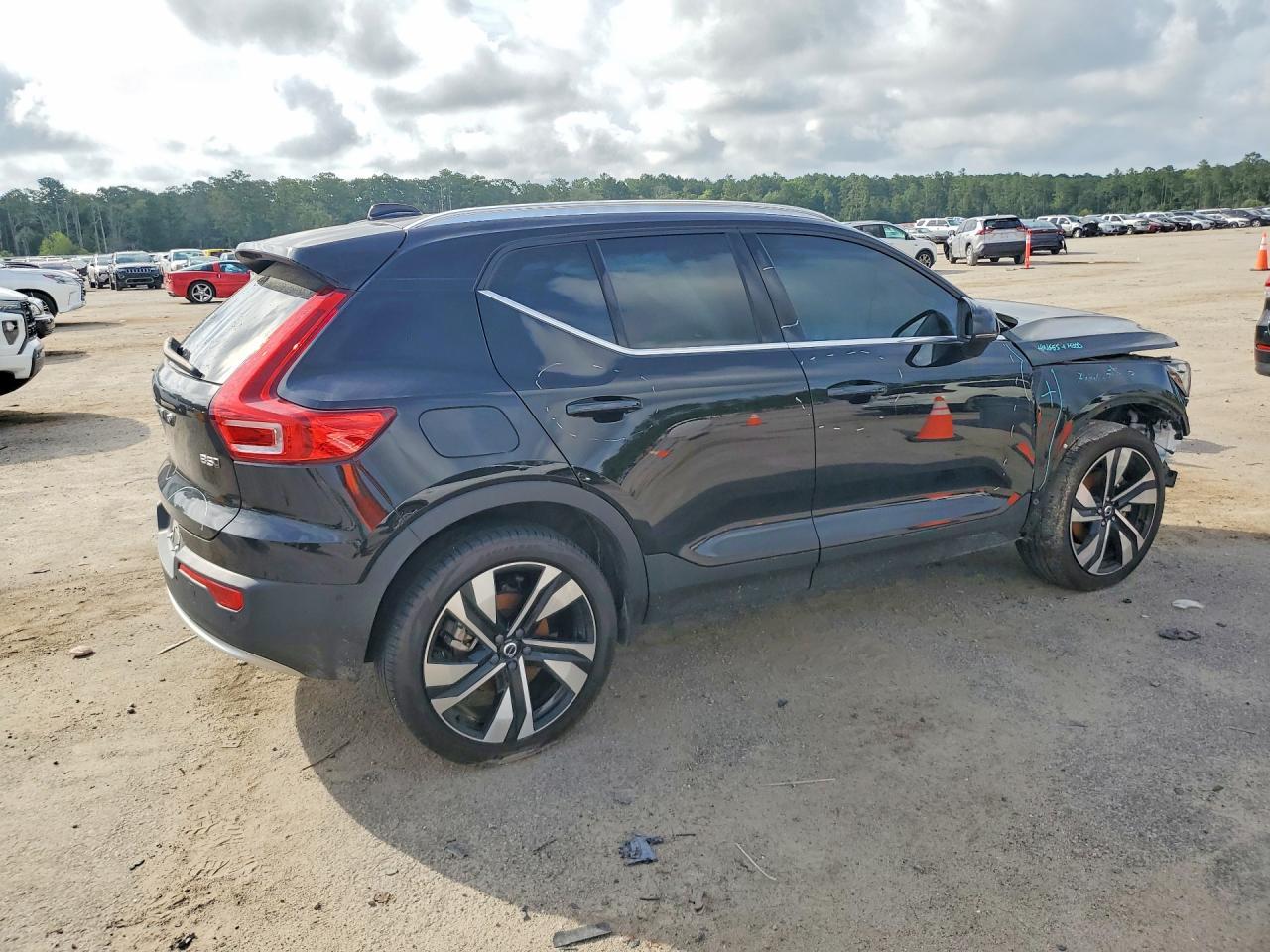 2025 Volvo Xc40 Plus - Фото 3
