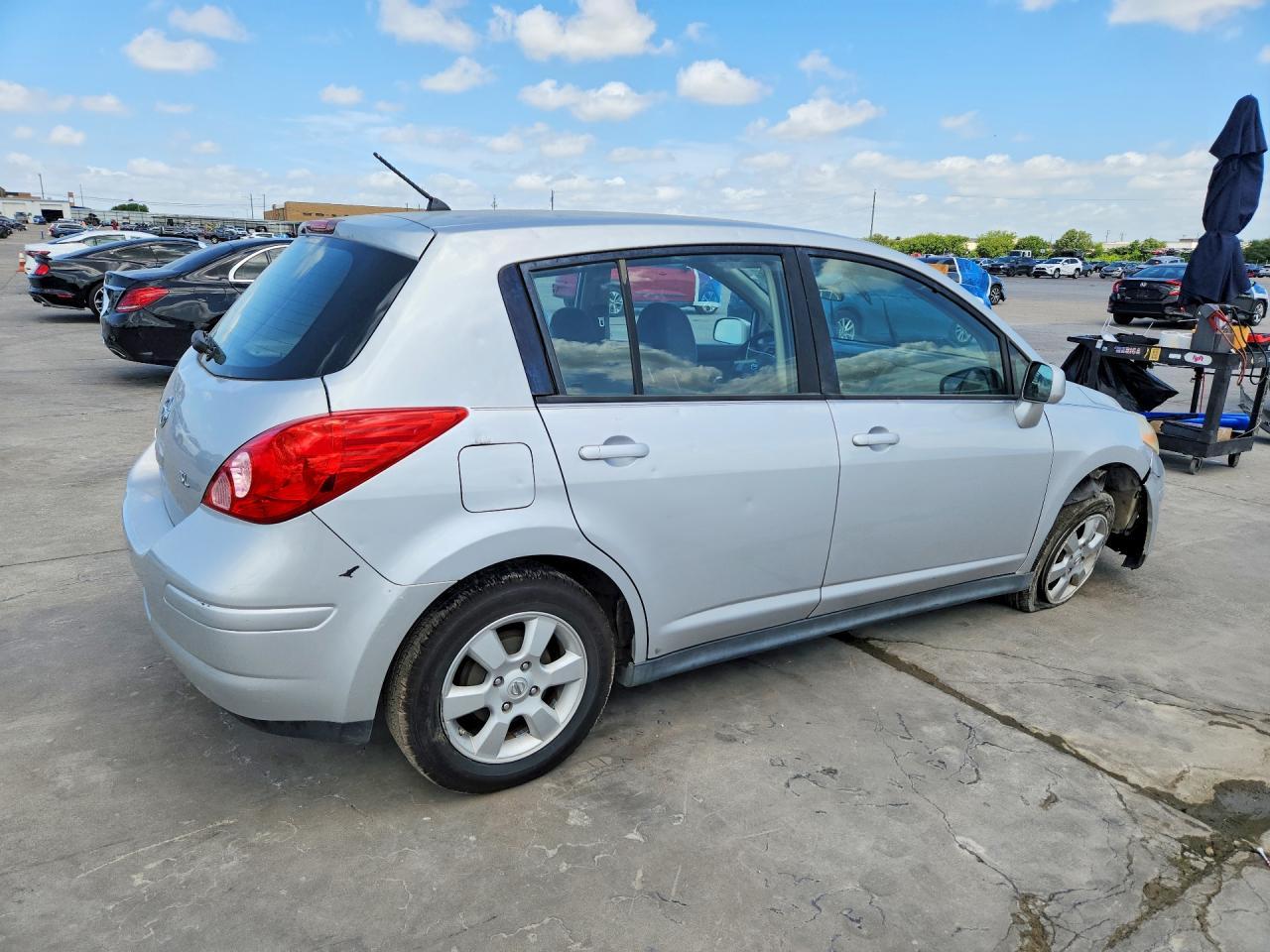 2009 Nissan Versa S/Sl - Фото 3