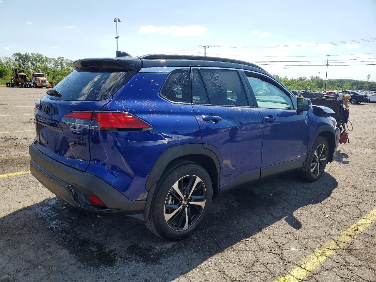 2024 Toyota Corolla Cross Hybrid Xse - Фото 3