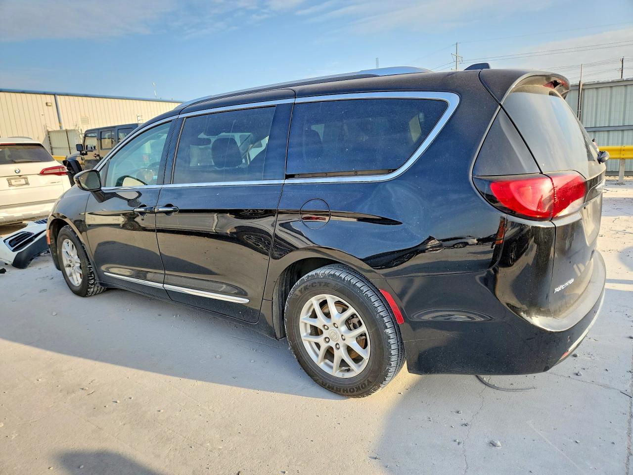 2020 Chrysler Pacifica Touring L - Image 2