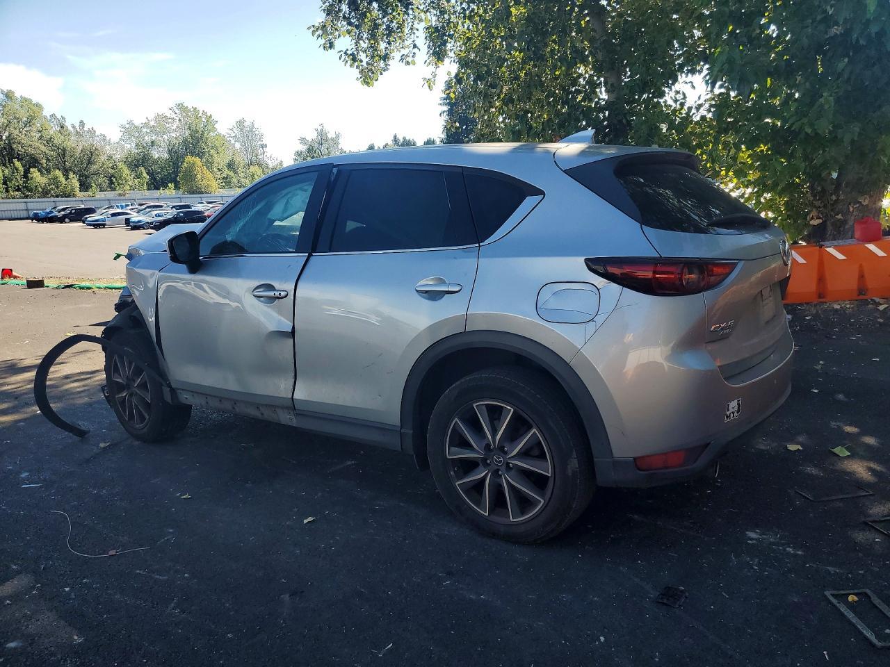 2018 Mazda Cx-5 Grand Touring - Image 2