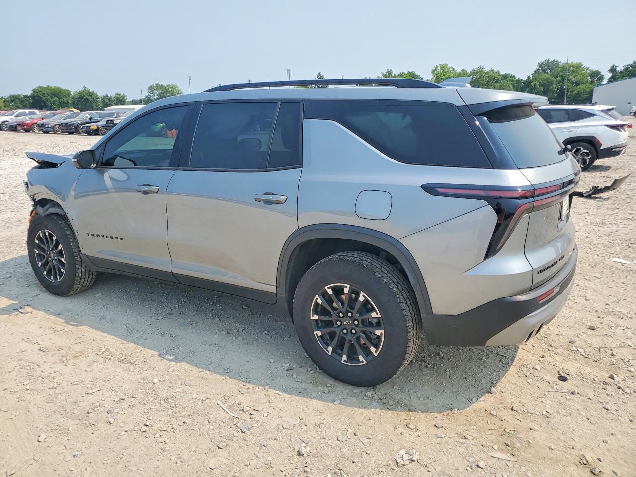 2025 Chevrolet Traverse Z71 - Фото 2