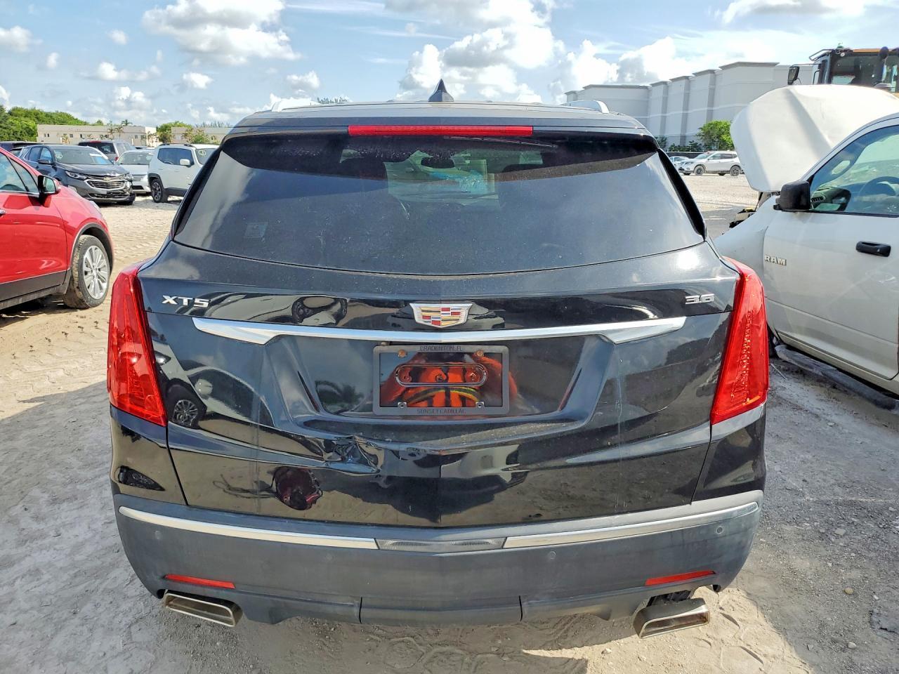 2017 Cadillac Xt5 Premium Luxury - Image 6