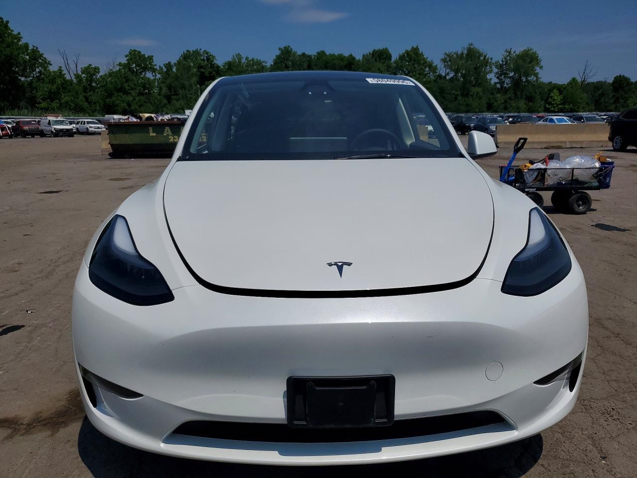 2025 Tesla Model Y - Фото 5