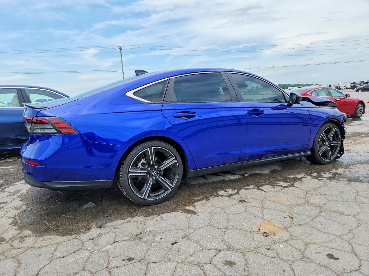 2023 Honda Accord Hybrid Sport - Image 3