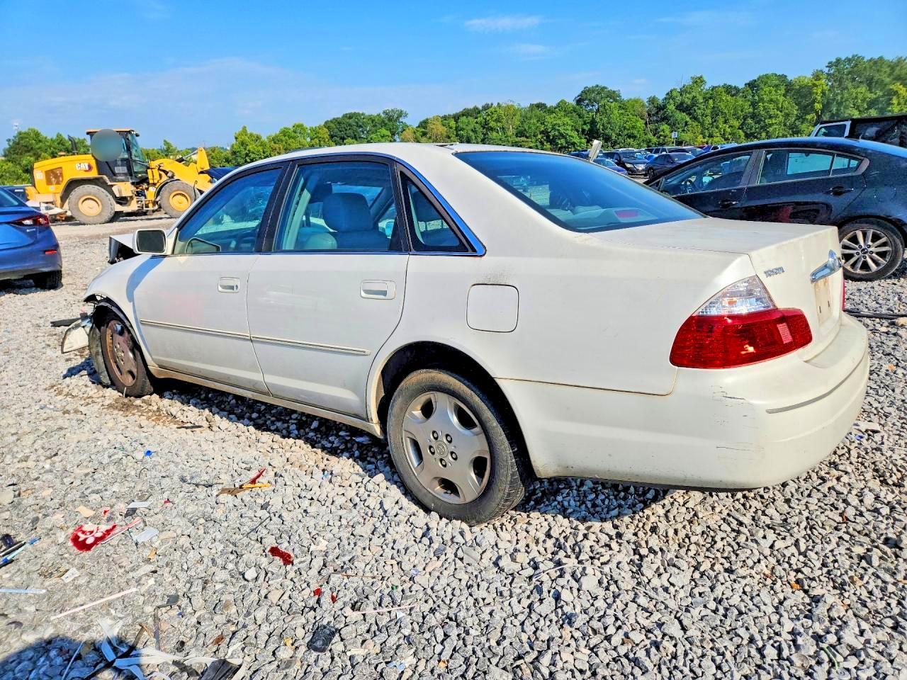 2004 Toyota Avalon Xls - Image 2