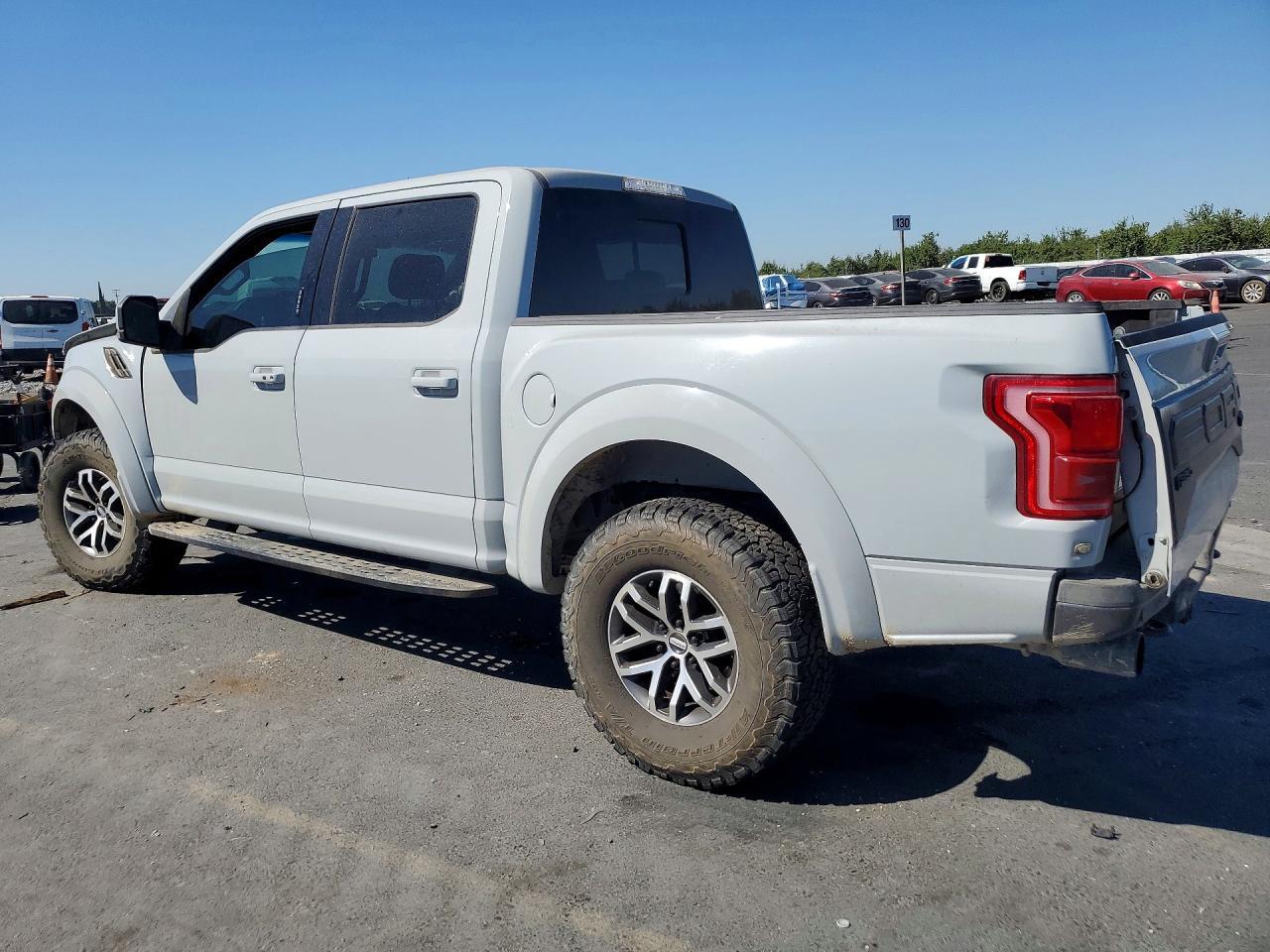 2017 Ford F150 Raptor - Фото 2