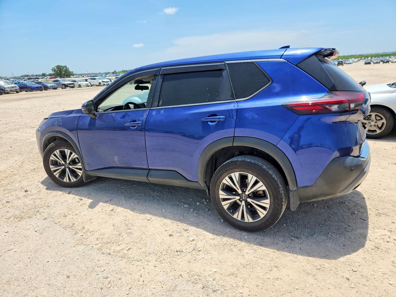 2022 Nissan Rogue Sv - Image 2