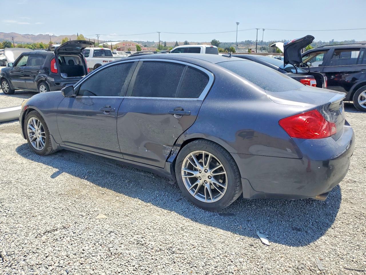 2013 Infiniti G37 Sedan Journey - Image 2