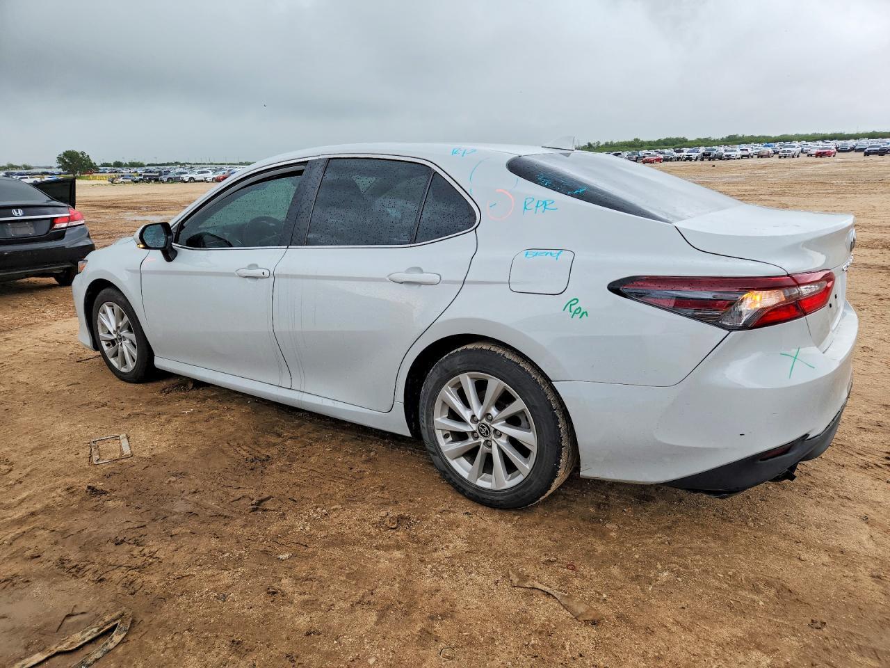 2023 Toyota Camry Le - Фото 2
