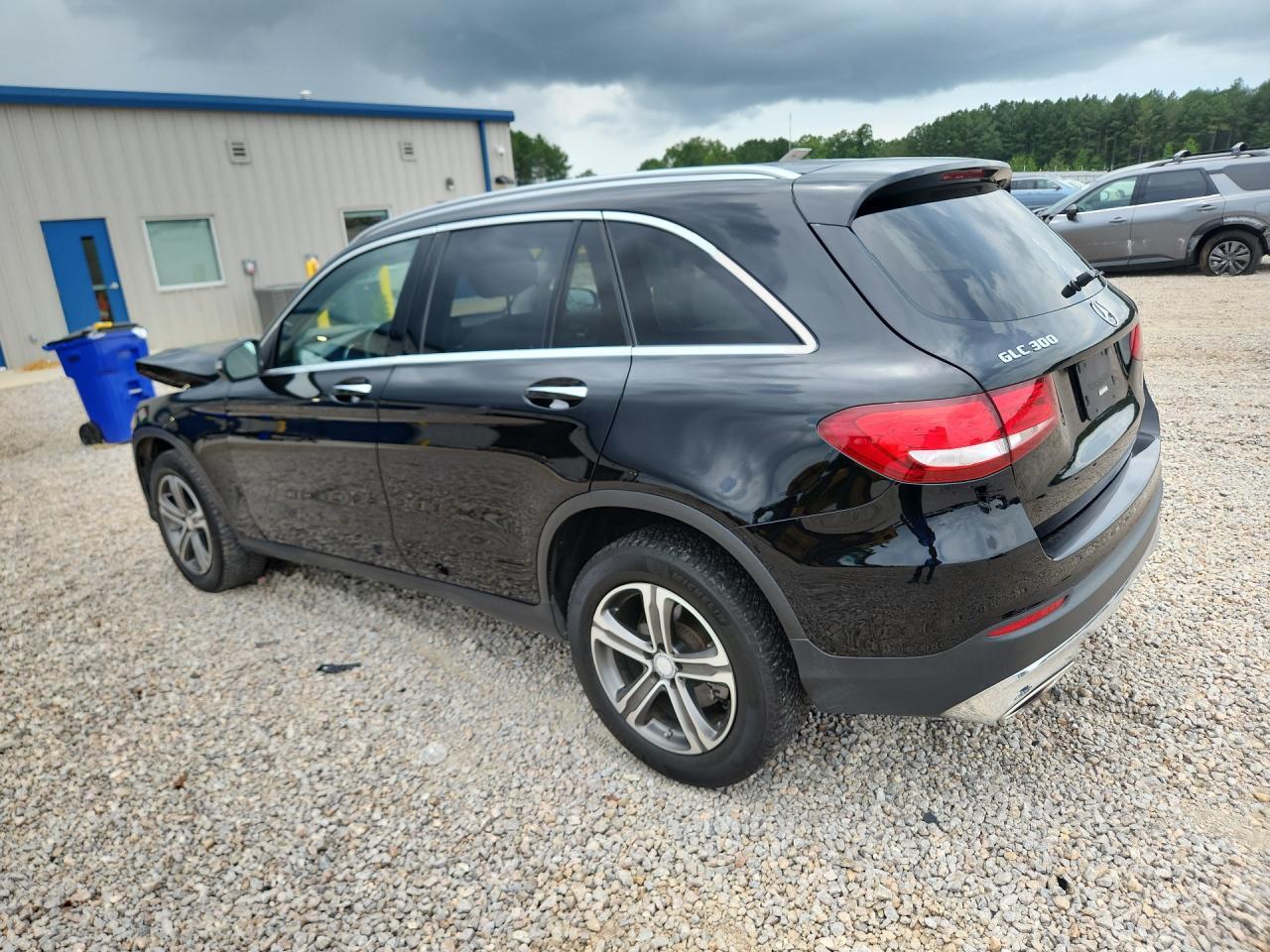 2016 Mercedes-Benz Glc 300 - Image 2