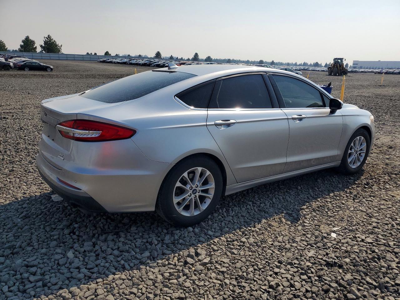 2020 Ford Fusion Se - Image 3