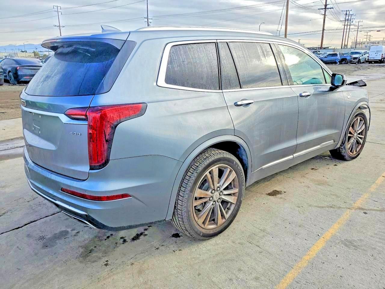 2022 Cadillac Xt6 Premium Luxury - Image 3