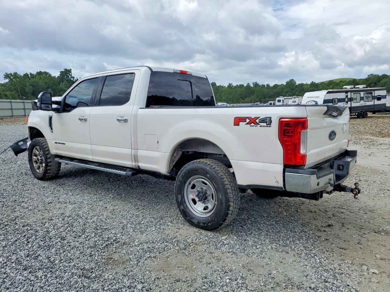 2017 Ford F250 Super Duty - Фото 2