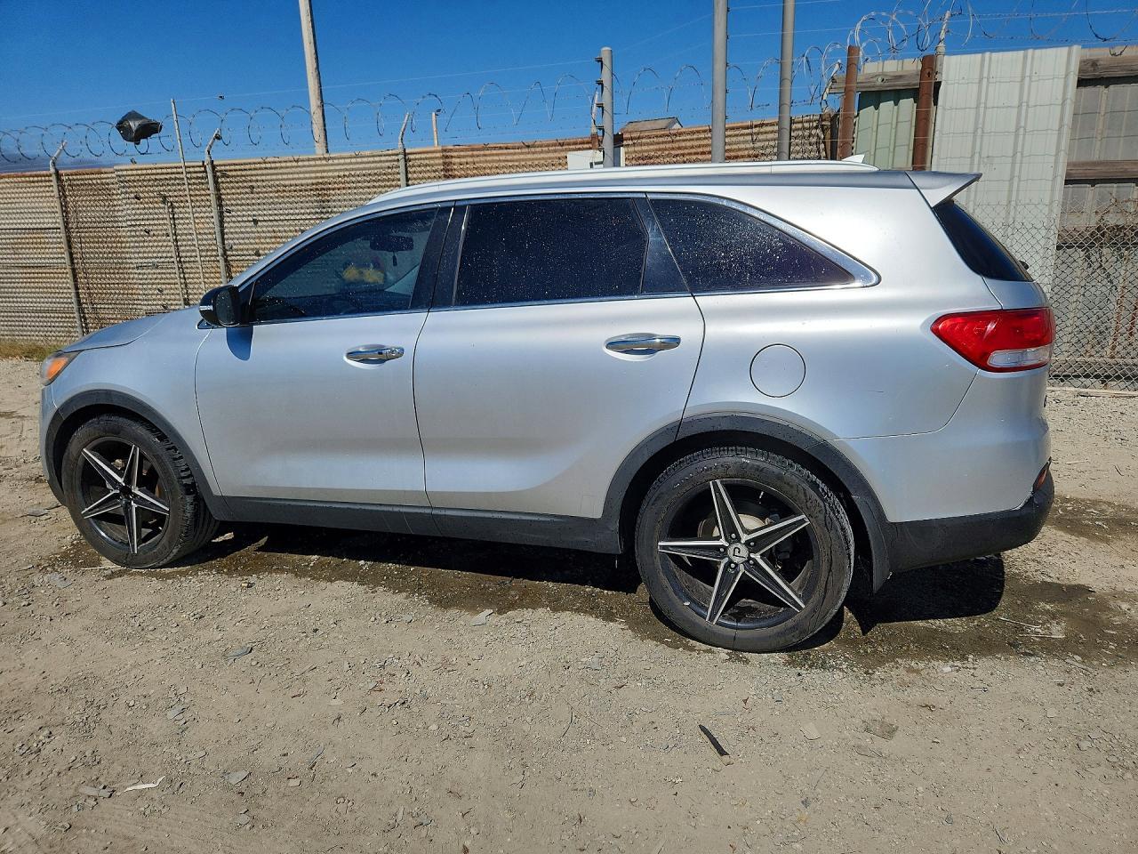 2016 Kia Sorento Ex - Фото 2