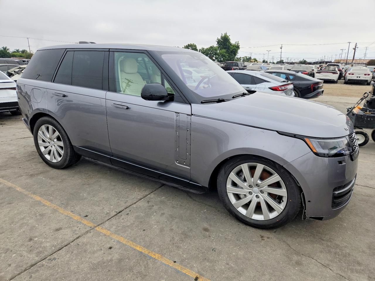 2023 Land Rover Range Rover Se - Image 4
