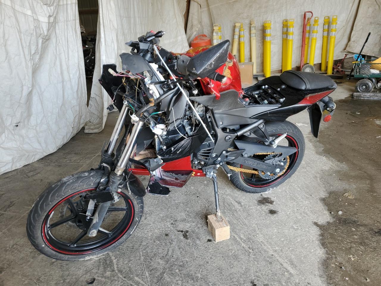2010 Kawasaki Ex250 J - Image 2