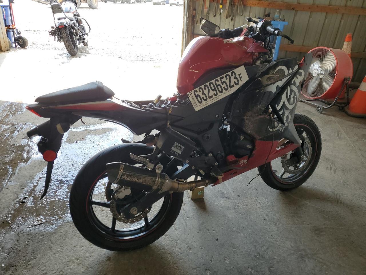 2010 Kawasaki Ex250 J - Image 4