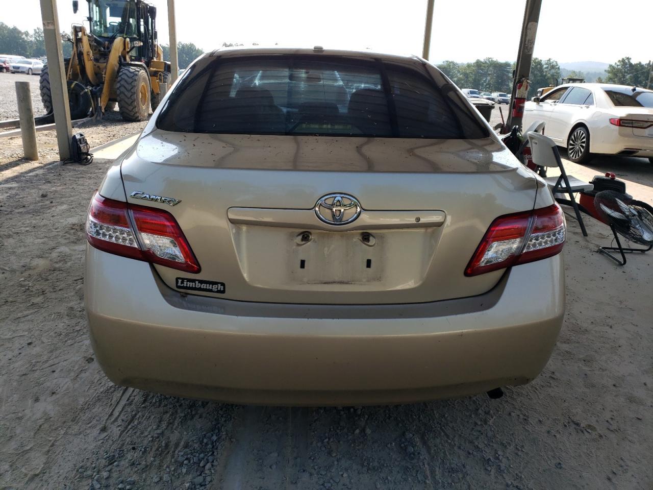 2011 Toyota Camry Base - Фото 6