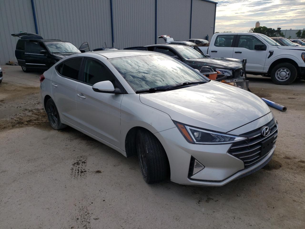 2019 Hyundai Elantra Sel - Фото 4