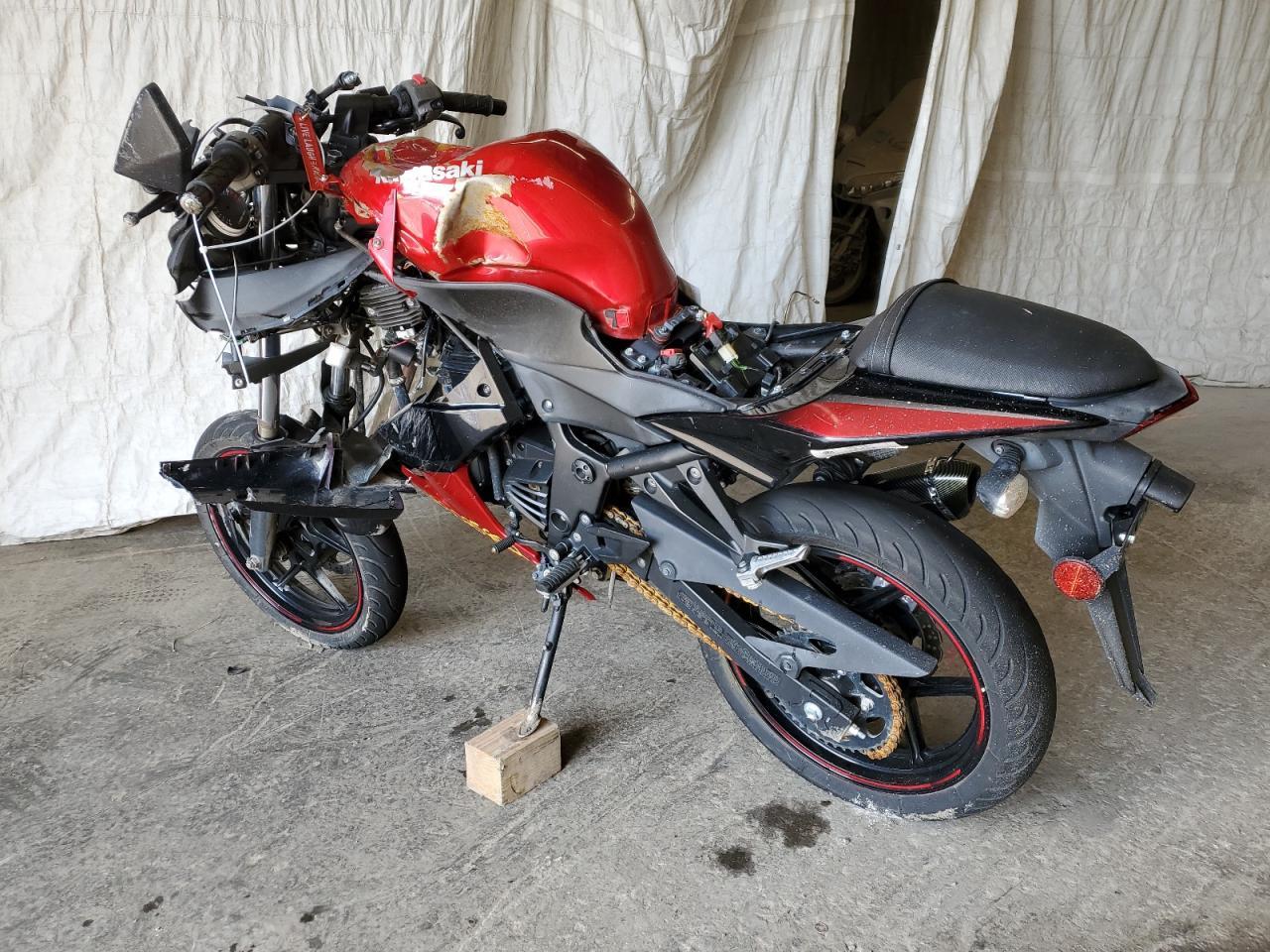 2010 Kawasaki Ex250 J - Image 3