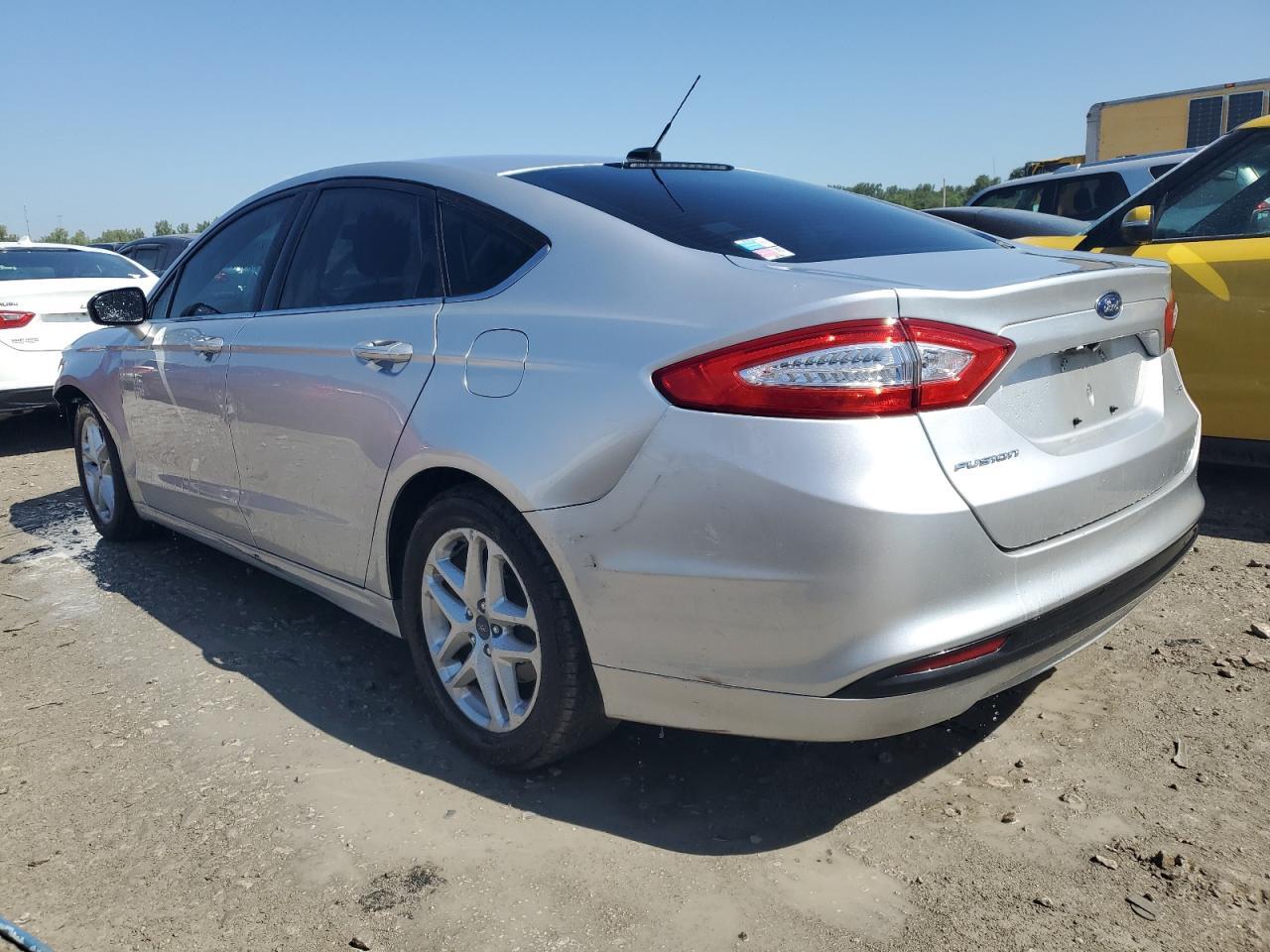 2016 Ford Fusion Se - Image 2