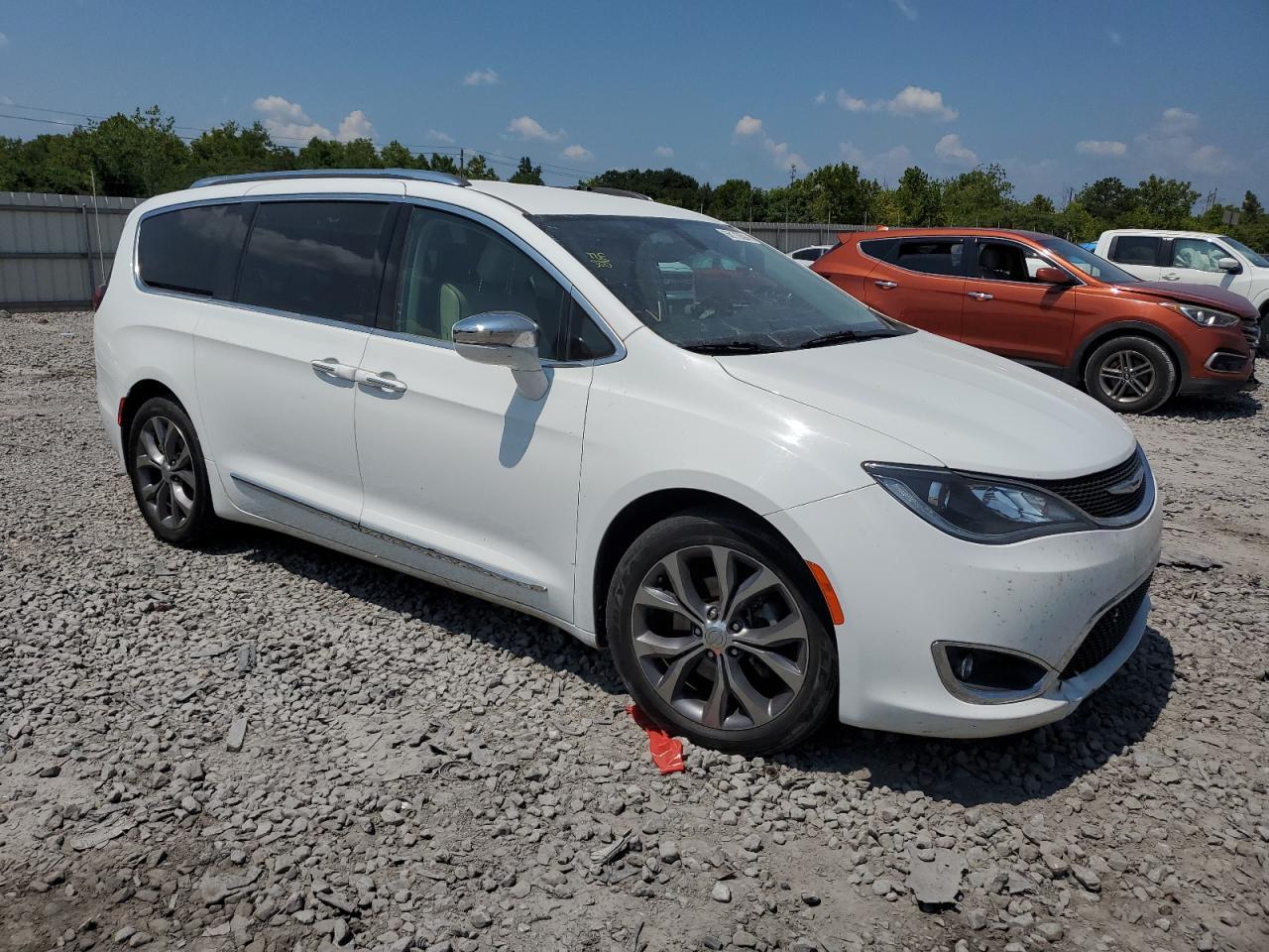 2017 Chrysler Pacifica Limited - Image 4